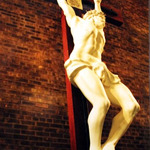 St Pauls Shettleston crucified Jesus full figure 1